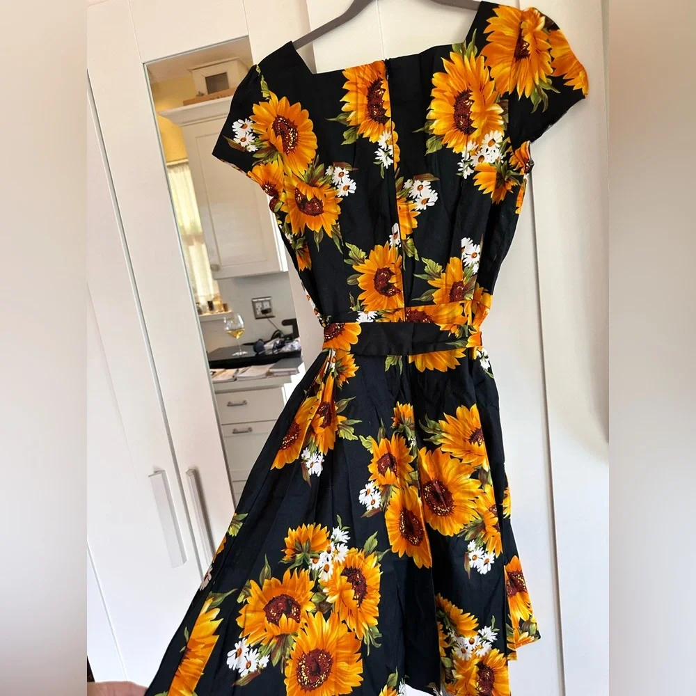 Like NEW! Classic Tea Dress Short Sleeve Swing Cocktail Party Dress with Pockets - Picture 6 of 7